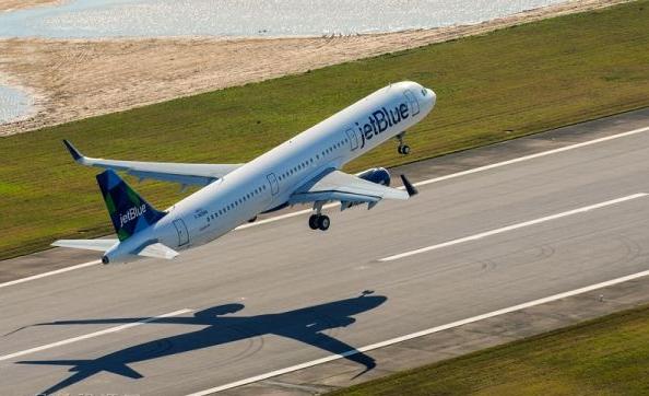 空客美国工厂首架A321飞机完成首飞