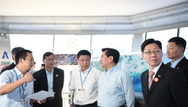 冯正霖航展期间到珠海空管站慰问一线职工