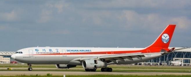 四川航空注册号为B-5929的空客A330-300飞机，2016年7月30日摄于上海浦东国际机场。民航图库图片，民航资源网网友“__晴兰”