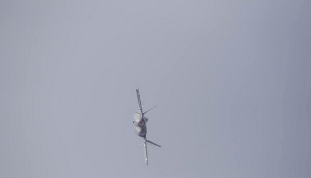 “黑丝带”歼20超低空飞行：超震撼的首秀
